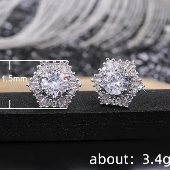 18K white gold hexagon halo stud earrings - Picture 3 of 7